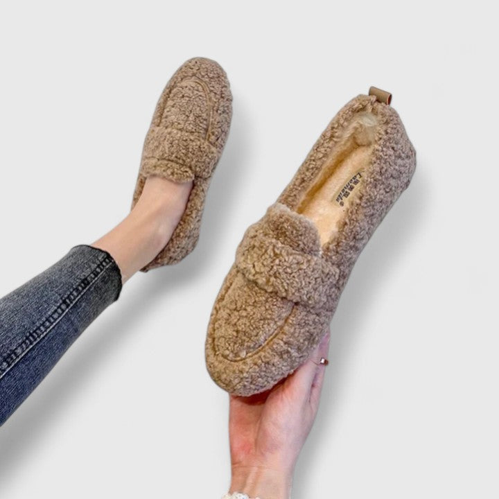 Olivia - Warm slip-ons with an elegant design