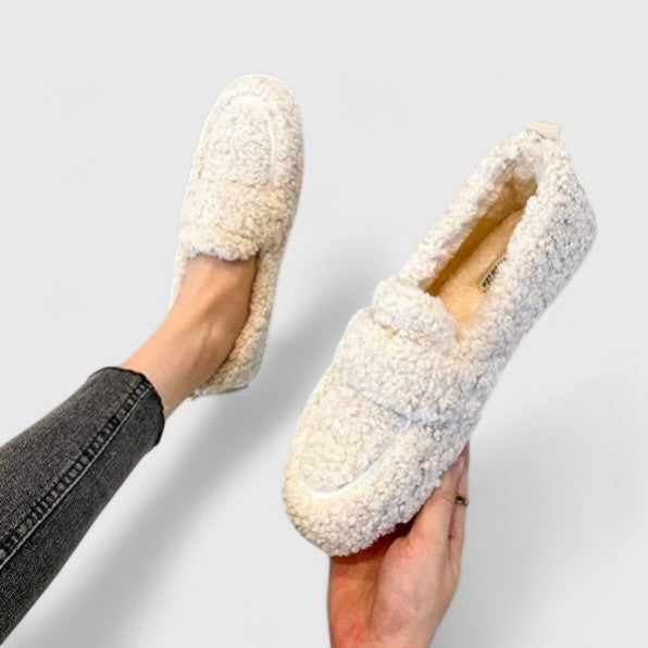 Olivia - Warm slip-ons with an elegant design